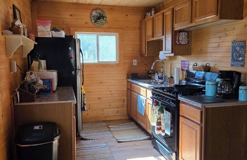 Winamac Cabina | Charming 2-bedroom cabin in Winamac WiFi, AC, Fully remodeled in 2024-2025