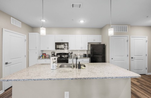 Melbourne Condominio | Charming 2-bedroom condo with fitness room and AC in Melbourne