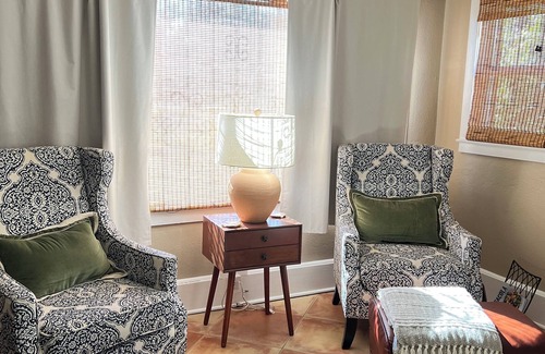 South Pensacola Cabaña | Charming 2-bedroom cottage in Pensacola close to beach and downtown