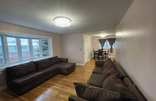 Vauxhall Condominio | Charming 2-bedroom condo, 10 minutes from Newark airport, with private parking.