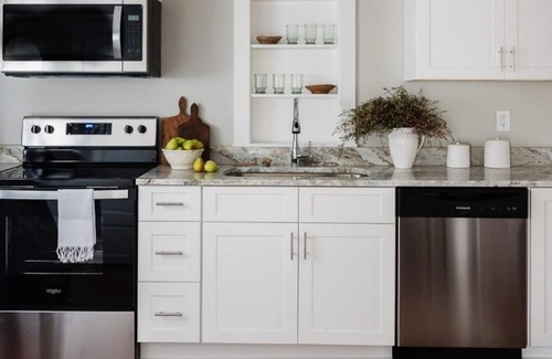 Edenton Cabaña | Charming 2-bedroom cottage in Edenton. Near Cotton Mill Village. Downtown.