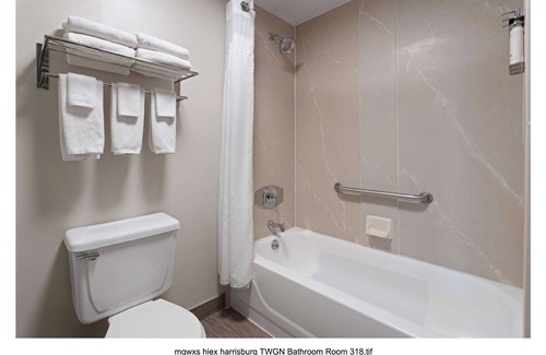 Harrisburg Hotel | Charming 2-bedroom hotel with AC, Guest Laundry, and fitness room in Harrisburg