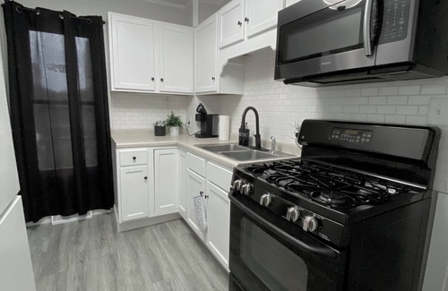 South Bend Casa | Charming 2-bedroom home, close to Downtown South bend and 5 mins away from ND