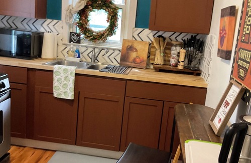 Detroit Casa | Charming 2-bedroom house in cool Detroit in the eara of 8 livernois