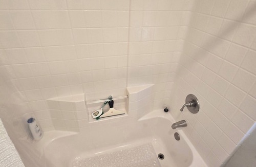 Hanford Casa | Charming 2-bedroom house with fitness room, WiFi in enjoyable Hanford