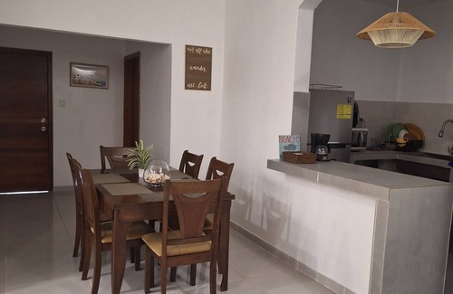 Tela Casa | Charming 2-bedroom house with AC 10 mins walking away from the beach in Tela