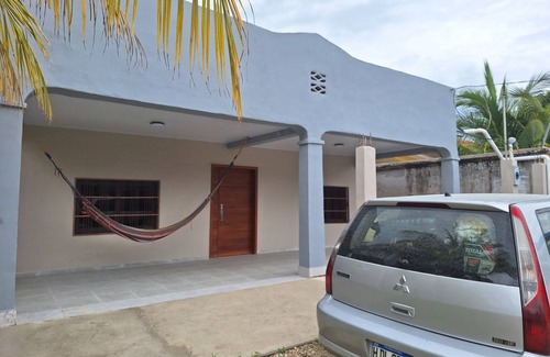 Tela Casa | Charming 2-bedroom house with AC 10 mins walking away from the beach in Tela
