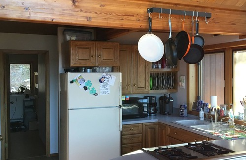 Eden Casa | Charming 2-bedroom lake house on fabulous Lake Eden with WiFi