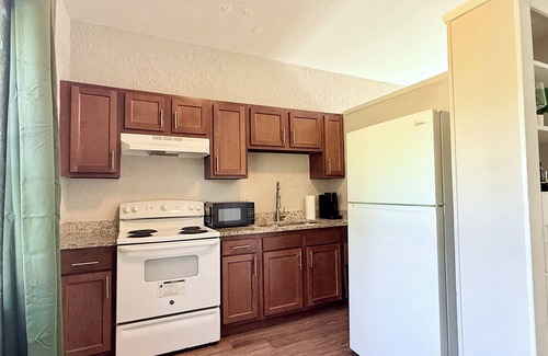 Highlands Casa | Charming 2-bedroom close to Airport and Zoo!