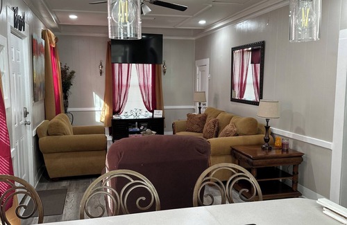Perdue Hill Casa | Charming 2-bedroom house in Monroeville with Wi-Fi and AC.