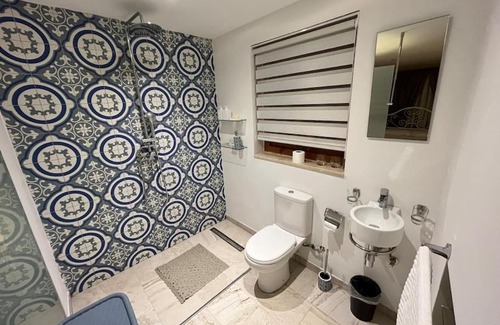 Zabbar Casa | Charming 200 year old cottage with yard