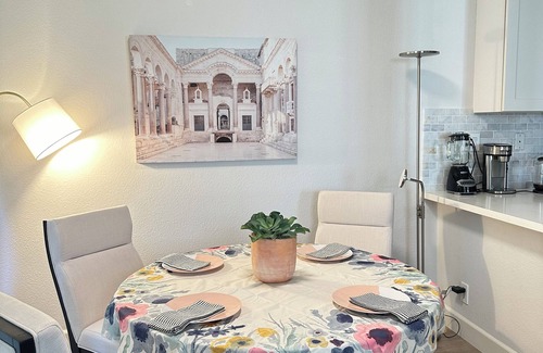 Oak Creek Casa | Charming 2B&3B townhome in Oak Creek Irvine