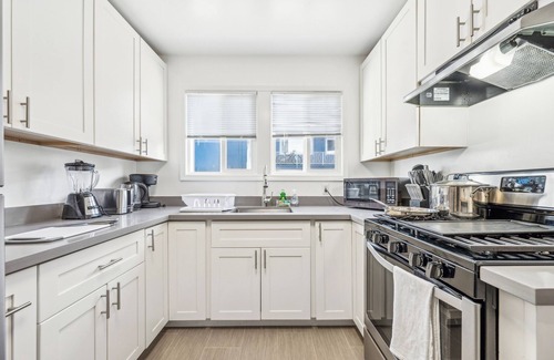 Burlingame Apartamento | Charming 2BR/1BA Apt in Burlingame, Close to SFO