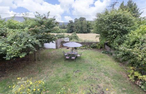 Crickhowell Casa | Charming 3-Bed Cottage by the River Usk