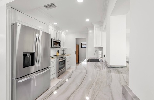 Tropic Palms Casa | Charming 3-bed House in Delray Beach, Fence yard/grill/loungers/safe & quite