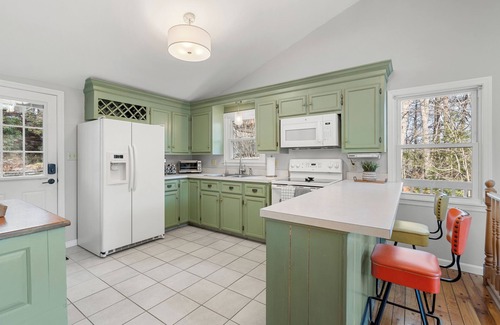 Holland Casa | Charming 3-bed Lakehouse with Deck and Beach