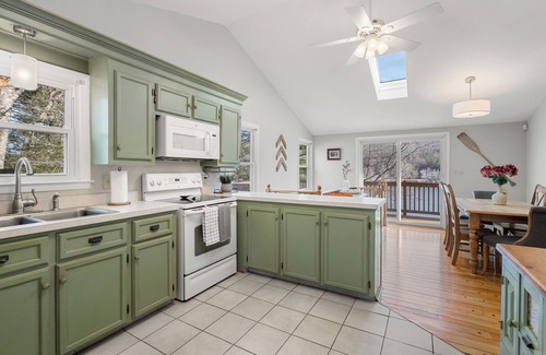 Holland Casa | Charming 3-bed Lakehouse with Deck and Beach