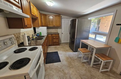 Dunsford Cabaña | Charming 3-bedroom cottage with WiFi and AC in lovely Kawartha Lakes