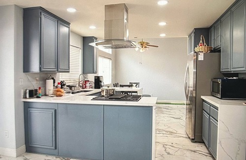 Moreno Valley Casa | Charming 3-bedroom house in Moreno Valley with huge pool ,spa and connected lake