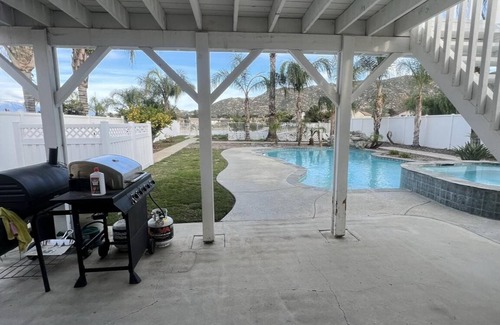 Moreno Valley Casa | Charming 3-bedroom house in Moreno Valley with huge pool ,spa and connected lake