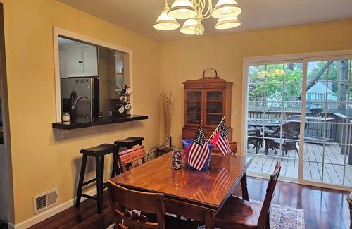 Muskegon Cabaña | Charming 3-bedroom cottage in pleasant Norton Shores with WiFi, AC