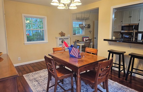 Muskegon Cabaña | Charming 3-bedroom cottage in pleasant Norton Shores with WiFi, AC