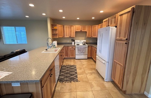 Dingle Casa | Charming 3-bedroom beach house, fabulous St. Charles, Idaho - Beautiful Views