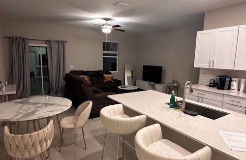 Wesley Chapel Casa | Charming 3-bedroom house in Wesley Chapel with WiFi, AC and Cable TV