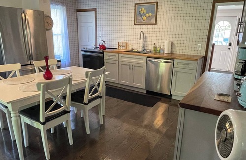 Valois Casa | Charming 3-Bedroom, 1-Bathroom; Farmhouse on Seneca Lake Wine Trail