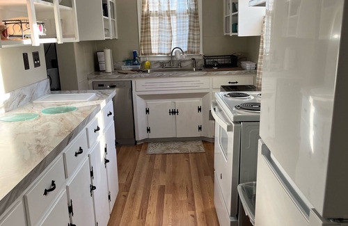 Porters Sideling Otro | Charming 3-bedroom 2 bath farmhouse surrounded by Corodus State Park in Hanover.