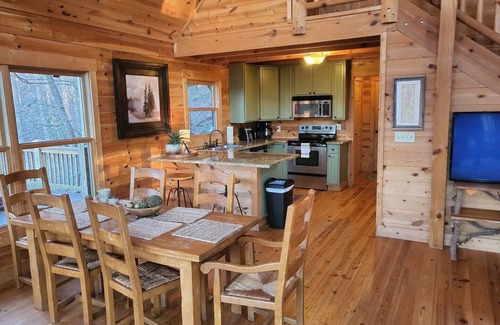 Tate Cabina | Charming 3-bedroom cabin with amazing mountain views in delightful Jasper