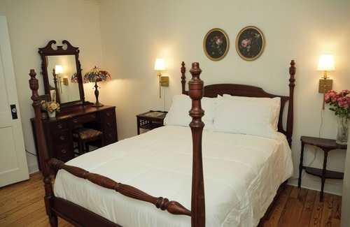 Caroleen Otro | Charming 3 bedroom farmhouse retreat. Peaceful, scenic, and full of adventure.