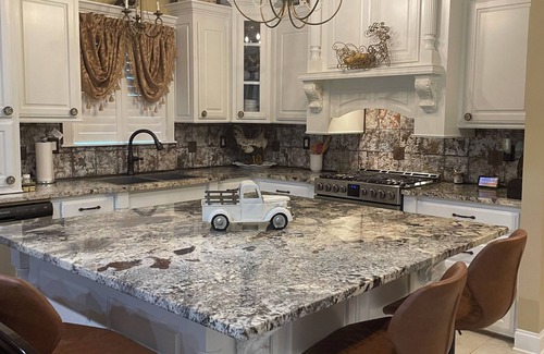 Maurepas Casa | Charming 3-bedroom house with AC, WiFi in lovely Maurepas