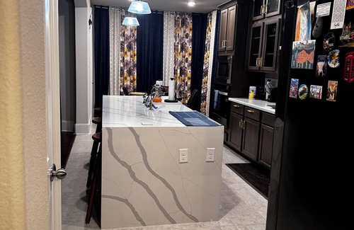 Cypress Casa | Charming 3-bedroom house with WiFi & AC in Cypress. Proximity to Grocery Stores.