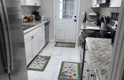 Palatka Casa | Charming 3-bedroom house with WiFi in peaceful downtown Palatka near river.