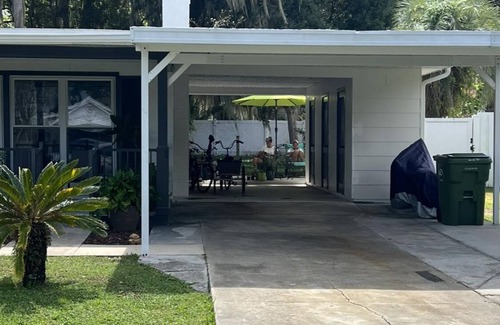 Palatka Casa | Charming 3-bedroom house with WiFi in peaceful downtown Palatka near river.