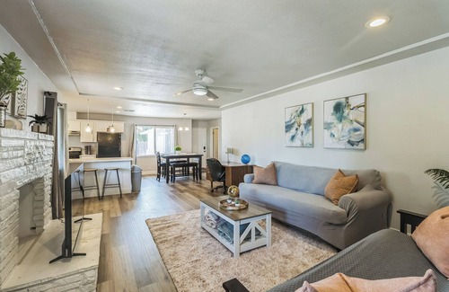 Raisin Casa | Charming 3-bedroom house with wifi, AC and smart tvs in every room