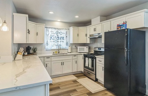 Raisin Casa | Charming 3-bedroom house with wifi, AC and smart tvs in every room