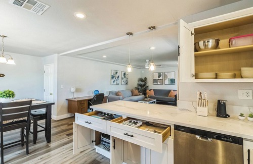 Raisin Casa | Charming 3-bedroom house with wifi, AC and smart tvs in every room