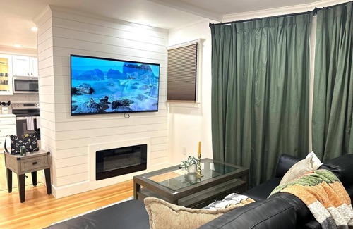 Framingham Casa | Charming 3-bedroom townhome with AC and WiFi in Framingham