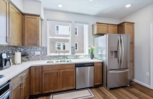 Communications Hill Casa | Charming 3-bedroom townhome with AC, WiFi in welcoming San Jose