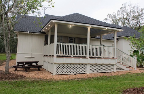 Wakefield Casa | Charming 3-bedroom home in Centreville, MS on beautiful and peaceful landscape.