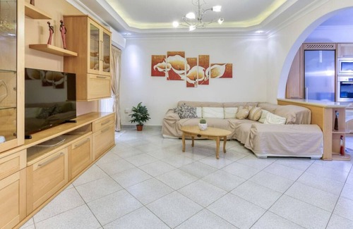 Il-Qajjenza Apartamento | Charming 3BR Apt with Breathtaking Sea Views!