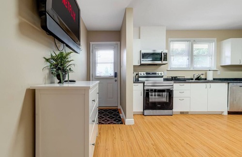 Kitchener Casa | Charming 3BR Home in Quiet Kitchener Neighborhood