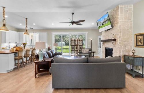 Inverness Casa | Charming 3BR Waterfront Home - Private - Serene