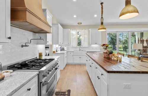 Inverness Casa | Charming 3BR Waterfront Home - Private - Serene