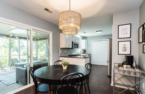 Chapel Hill Casa | Charming 4 bed home with water views-mins to UNC