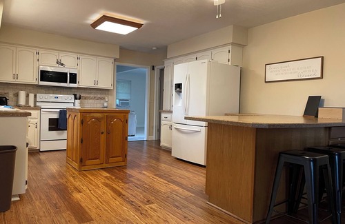 Climax Springs Casa | Charming 4-bedroom house with Private Dock - Perfect for Family Gatherings