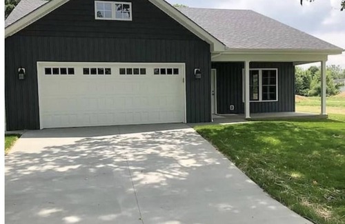 Jeffersonville Casa | Charming 4 bedroom home minutes from Downtown!