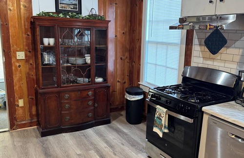 Marksville Casa | Charming 4-bedroom bed & breakfast in Marksville with AC, WiFi and full Kitchen.